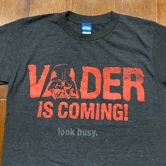 Star Wars Darth Vader Is Coming Dark Gray Y2K T-Shirt Men's Size Small - Picture 2 of 7